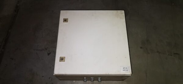 Skrzynka przyłączeniowa 50 x 50 x 20 - obrazek 2